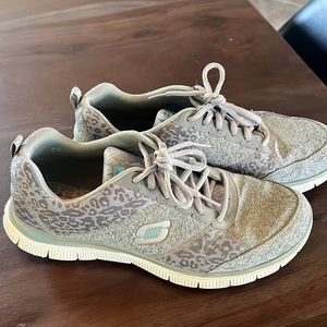 Sketchers sneakers. 9.5.  Gently worn.  Still lots of cushion.   Not broke down